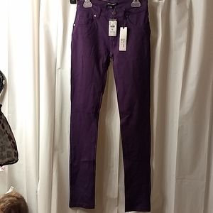 A cute pair of Shinestar Pants